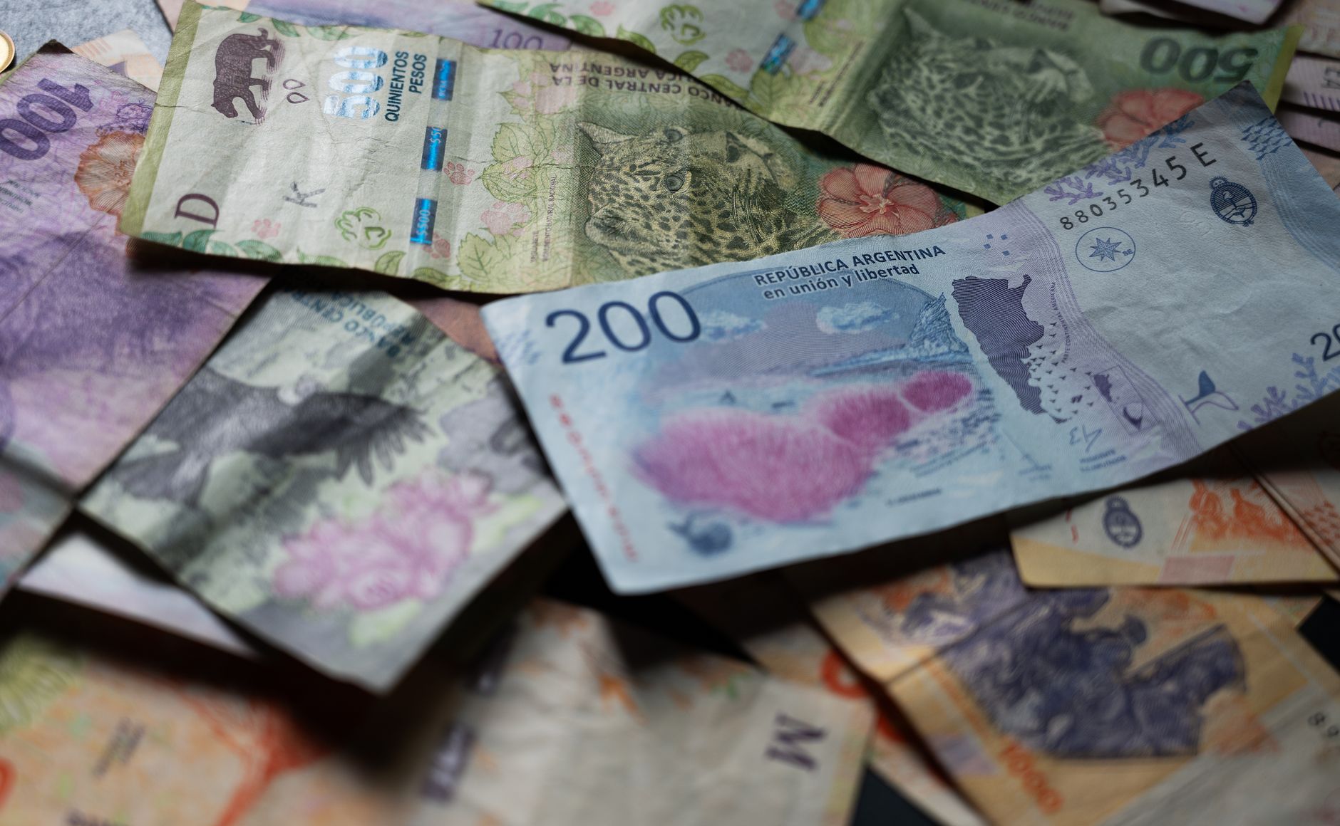 Billetes de distintas denominaciones